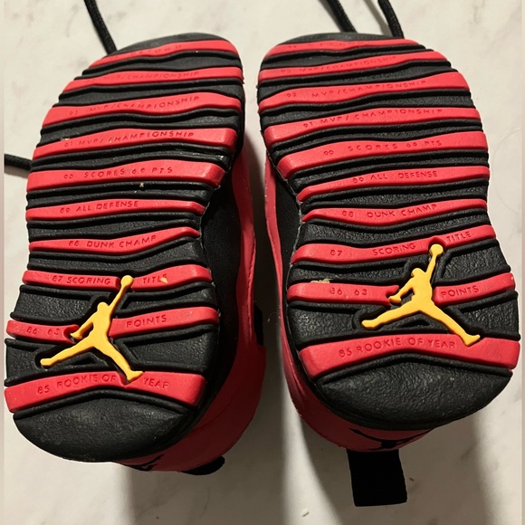 Jordan Baby Shoes - Picture 2 of 4
